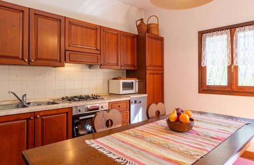 Trezzone House | Wonderful private villa for 4 guests with WIFI, TV and patio