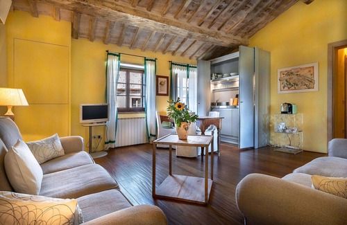Camigliano Villa | Wonderful private villa for 12 people with WIFI, private pool, A/C, TV, terrace and parking