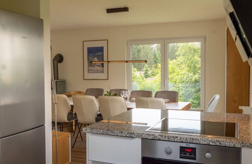 Loffingen House | Wonderful private villa with WIFI, TV, terrace, pets allowed, panoramic view and parking