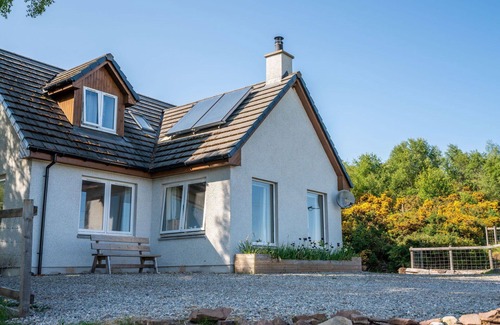 Loch Ness House | Wonderful private villa for 7 people with WIFI, TV, patio, panoramic view and parking