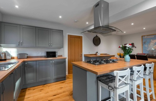 Drumnadrochit House | Wonderful private villa for 8 guests with WIFI, TV, patio, pets allowed and parking