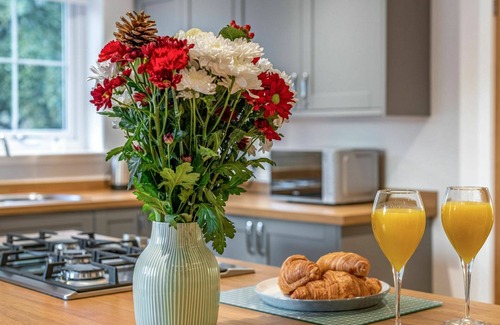 Drumnadrochit House | Wonderful private villa for 8 guests with WIFI, TV, patio, pets allowed and parking