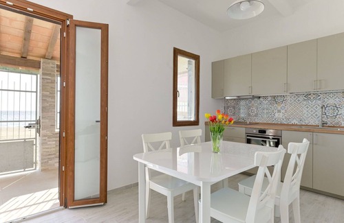 Follonica House | Wonderful private villa for 6 people with A/C, WIFI, balcony and pets allowed