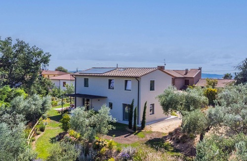 Montisi Villa | Wonderful private villa for 6 people with A/C, WIFI, private pool, TV, patio and parking