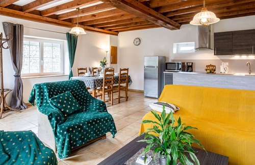 Commes House | Wonderful private villa for 2 people with WIFI, TV, terrace, pets allowed and parking