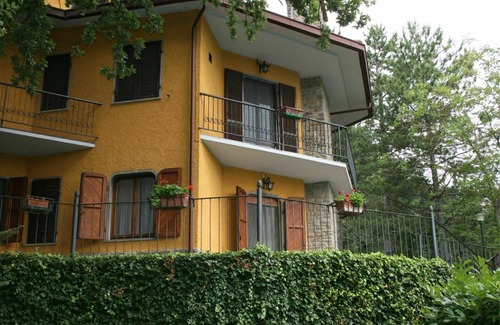 Scheggia Villa | Wonderful private villa with private pool, WIFI, TV, terrace, pets allowed, parking, close to Arezzo