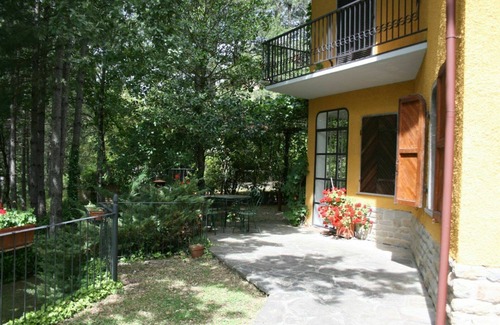 Scheggia Villa | Wonderful private villa with private pool, WIFI, TV, terrace, pets allowed, parking, close to Arezzo