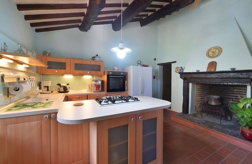 Paciano Villa | Wonderful private villa for 8 guests with private pool, hot tub, WIFI, TV, balcony and pets allo.