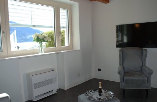 Minusio House | Wonderful private villa with A/C, WIFI, TV, patio, pets allowed, panoramic view and parking