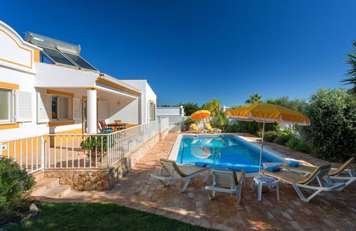 Albufeira Villa | Wonderful private villa for 6 people with WIFI, A/C, private pool, TV, terrace and parking