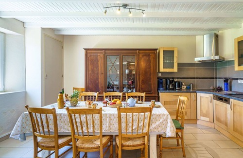 Crozon House | Wonderful private villa for 5 guests with WIFI, TV, terrace and pets allowed