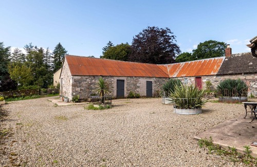 Kirriemuir Villa | Wonderful private villa for 10 people with WIFI, patio, panoramic view and parking