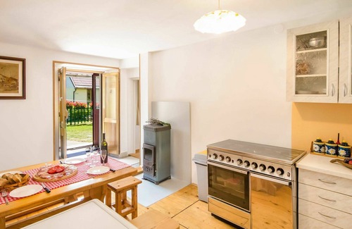 Lic House | Wonderful private villa for 4 people with A/C, private pool, WIFI, TV, pets allowed and parking