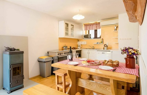 Lic House | Wonderful private villa for 4 people with A/C, private pool, WIFI, TV, pets allowed and parking