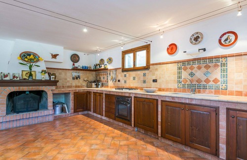 Cecina House | Wonderful private villa with private pool, hot tub, WIFI, A/C, TV, patio, pets allowed and parking
