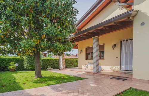 Marina di Massa House | Wonderful private villa for 4 people with WIFI, A/C, TV and terrace