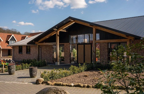 Losser House | Wonderful private villa for 16 guests with WIFI, TV, terrace and parking