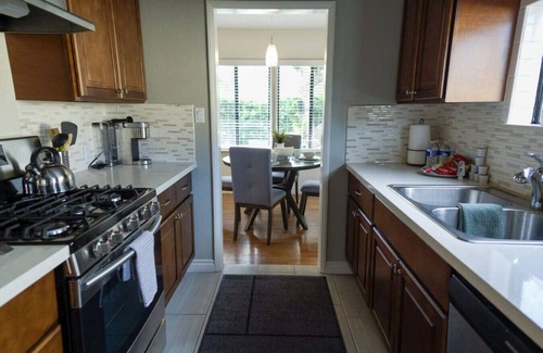 Del Rey House | WONDERFUL RENOVATED 4-BEDROOM HOUSE NEAR MARINA DEL REY & CULVER CITY (p39)