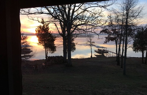 New Concord House | Wonderful Retreat On KY Lake ~ Amazing Views ~ Year Round Water ~ Private Dock