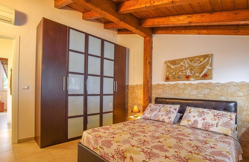 Tonnarella House | Wonderful, spacious vacation home right on the harbor.