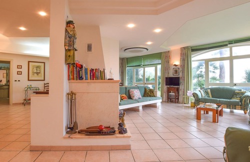 Tonnarella House | Wonderful, spacious vacation home right on the harbor.