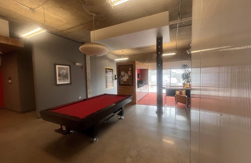 City Park West Apartment | Wonderful Studio in City Park West, pet friendly building.