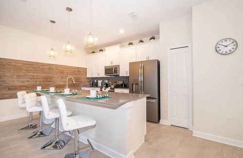 Four Corners Ski Chalet | Wonderful Townhouse 4Beds/3Bath/Pool/18Min From Disney