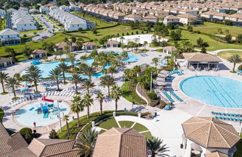 Four Corners Ski Chalet | Wonderful Townhouse 4Beds/3Bath/Pool/18Min From Disney