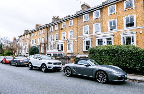 Brockley Apartment | Wonderful Two Bedroom Apartment - 5 minutes walk to station!