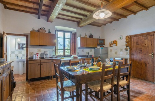 Radda in Chianti Villa | Wonderful villa for 6 guests with WIFI, TV, terrace, pets allowed, panoramic view and parking