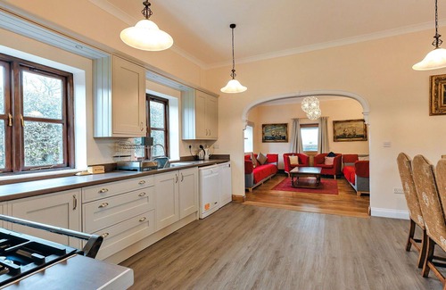 Craven Arms House | Wonderful villa for 12 people with WIFI, pool and terrace