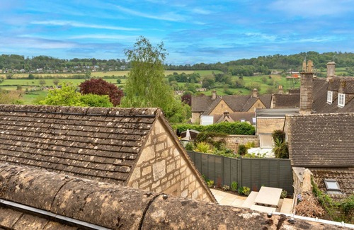 Painswick House | Wonderful villa for 19 people with WIFI, pool, TV, pets allowed and parking