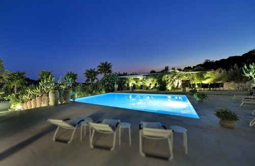 Ragusa Villa | Wonderful villa with pool, a courtyard and wide spaces.Ideal place for groups.