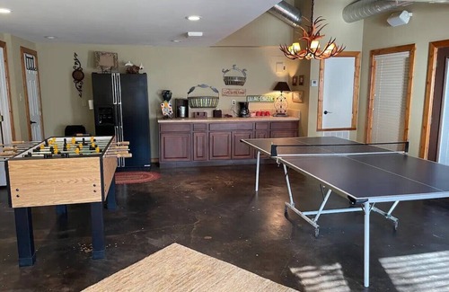 Graford House | Wonderful WATERFRONT lake house for 14 guests!