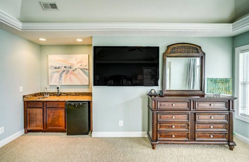 Livingston House | Wonderful Winter Getaway!Comfy & Cozy w/great views!nHotTub,gameroom,firepits.