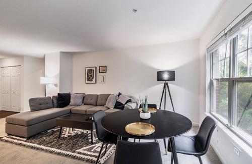 Woburn Apartment | Wonderful Woburn 2BR w/In-Unit W/D, close to Restaurants, by Blueground