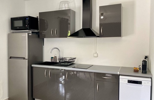 Case-Pilote Apartment | Wonm apartment with swimming pool & sea view