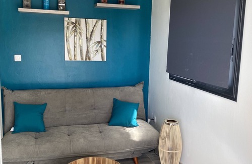 Case-Pilote Apartment | Wonm apartment with swimming pool & sea view