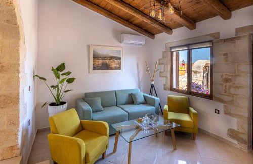 Tsikalaria Apartment | Wood and Stone