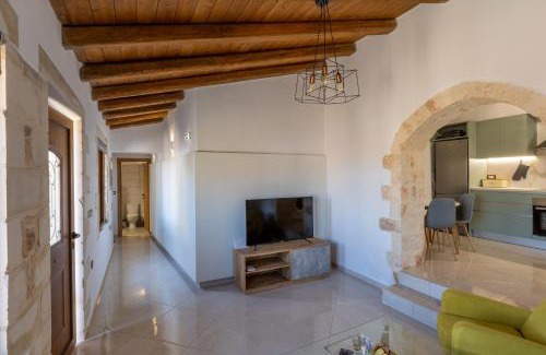Tsikalaria Apartment | Wood and Stone
