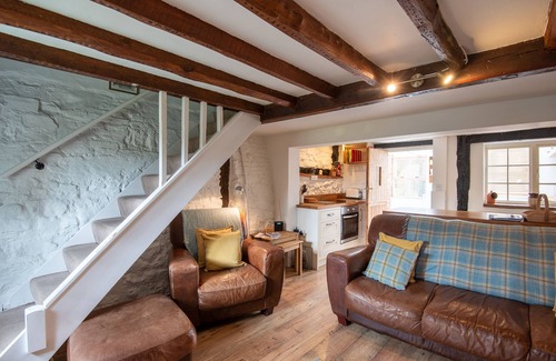 Market Rasen Cottage | WOODBINE COTTAGE, pet friendly, with open fire in West Torrington