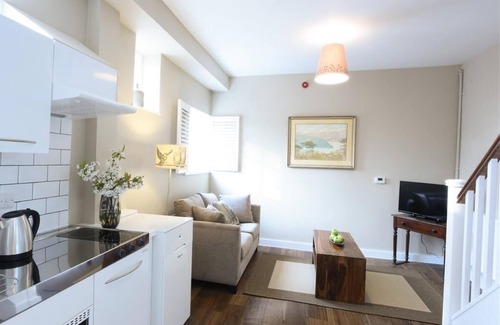Charlton Apartment | Woodcote at Woodstock Suites