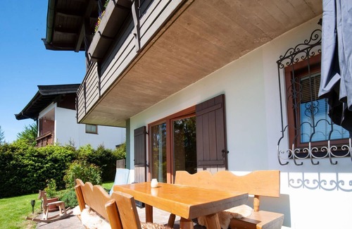 Sankt Johann in Tirol Apartment | Wooden apartment in St Johann in Tirol with a terrace
