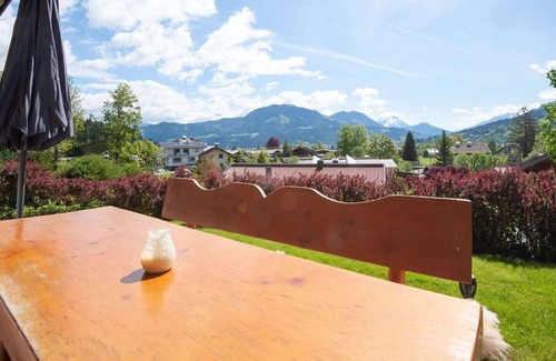 Sankt Johann in Tirol Apartment | Wooden apartment in St Johann in Tirol with a terrace