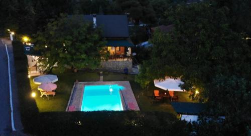 Dirfys-Messapia Ski Chalet | Wooden cottage with private pool near to sea