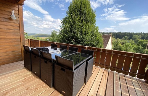 Lossburg House | Wooden House on 160m² - open galery, fireoven, jacuzzi, WLAN, BBQ, baclcony & terrace