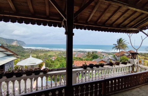 Kretek Villa | Wooden Javanese Villa Yogyakarta