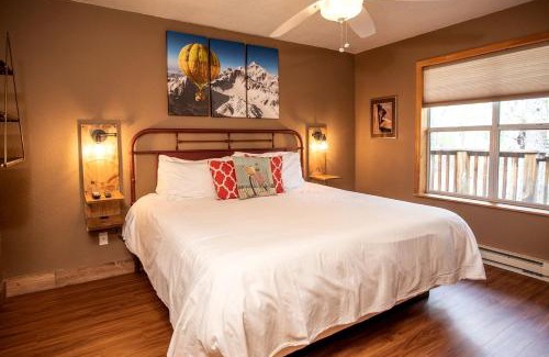 Salida House | Woodland Camping Cabin for Biking near Arkansas Hills Trail in Colorado