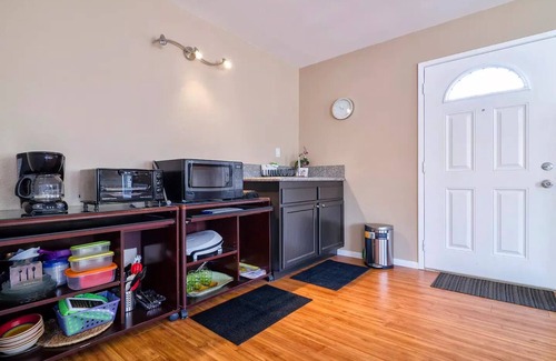 West Hills Apartment | Woodland Hill/Warner Ctr. Retreat InQuiet area with no apartments close by.n