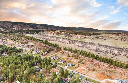 Perry Park House | Woodland Retreat 1 Acre Game Area Huge Yard